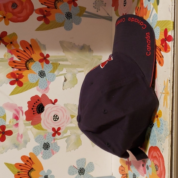 Canada leaf logo hat NWOT - Picture 2 of 5
